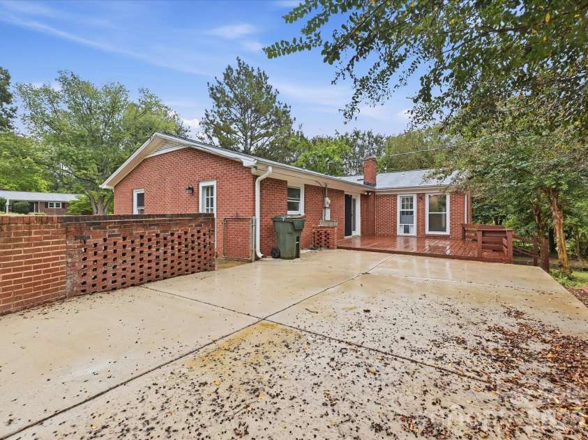 655 Greenbriar Avenue, Rock Hill, SC 29730.  MLS# CAR4429984, YatesRealty ID 54108. 