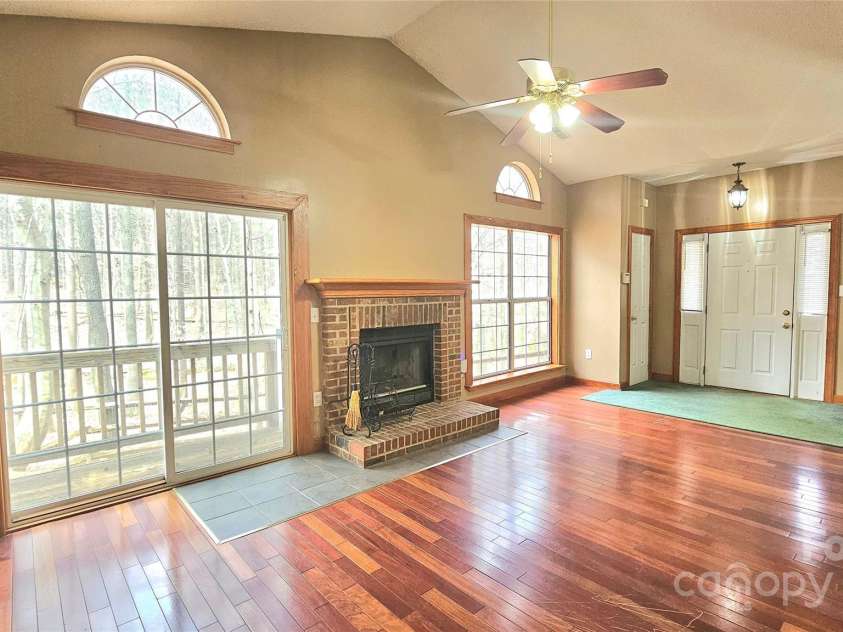 5016 Haybridge Road, Charlotte, NC 28269.  MLS# CAR4240523, YatesRealty ID 5411. Family Room