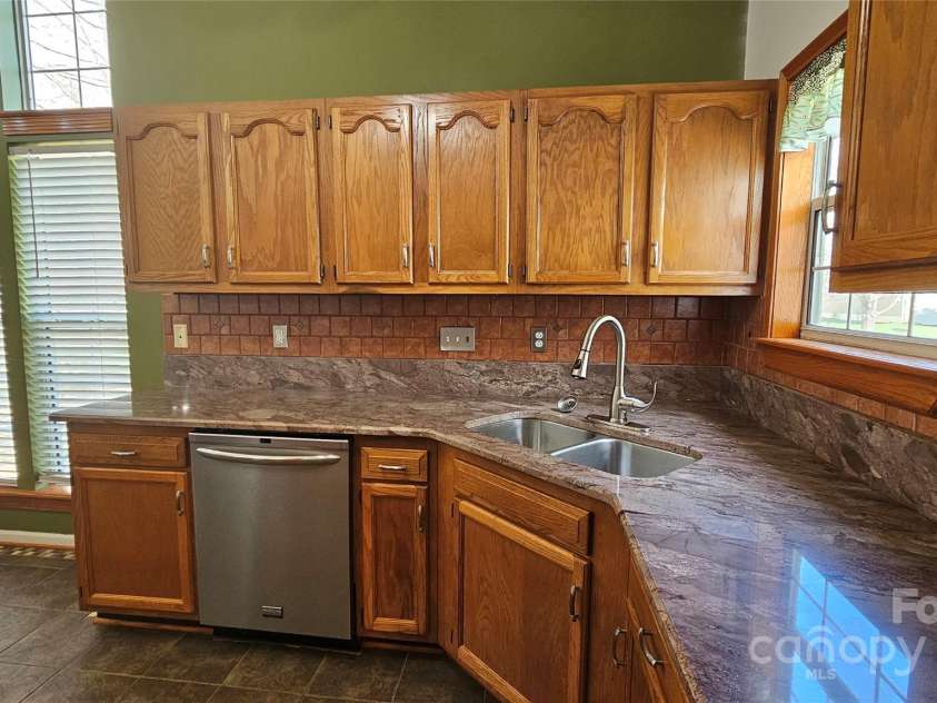 5016 Haybridge Road, Charlotte, NC 28269.  MLS# CAR4240523, YatesRealty ID 5411. Kitchen
