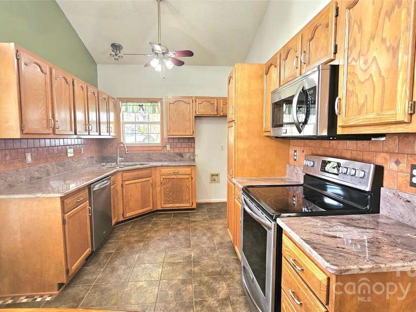 5016 Haybridge Road, Charlotte, NC 28269.  MLS# CAR4240523, YatesRealty ID 5411. Kitchen
