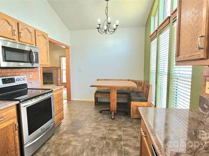 5016 Haybridge Road, Charlotte, NC 28269.  MLS# CAR4240523, YatesRealty ID 5411. Kitchen