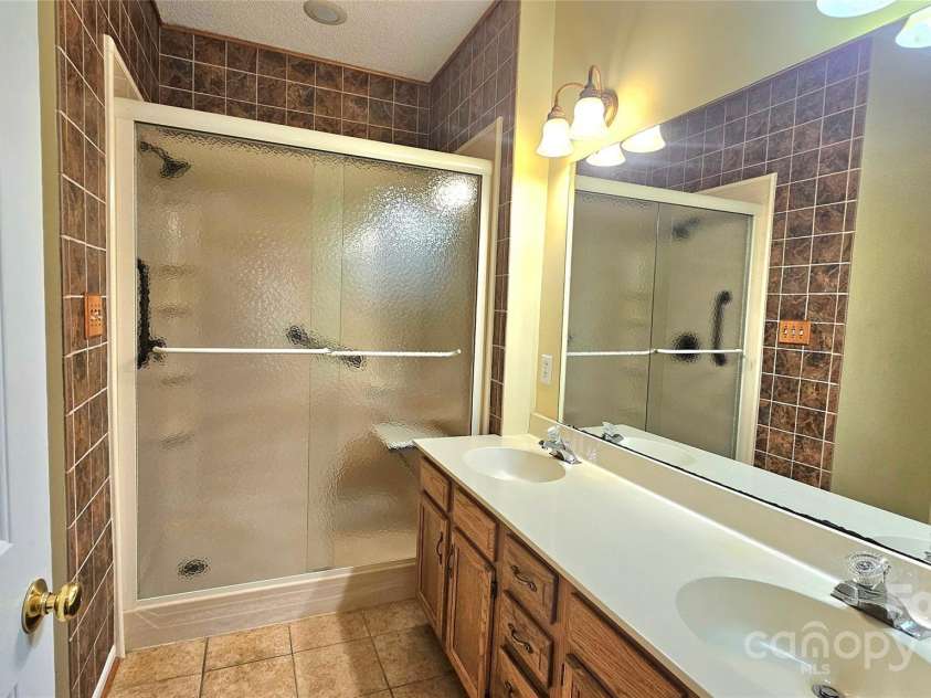 5016 Haybridge Road, Charlotte, NC 28269.  MLS# CAR4240523, YatesRealty ID 5411. Primary Bath