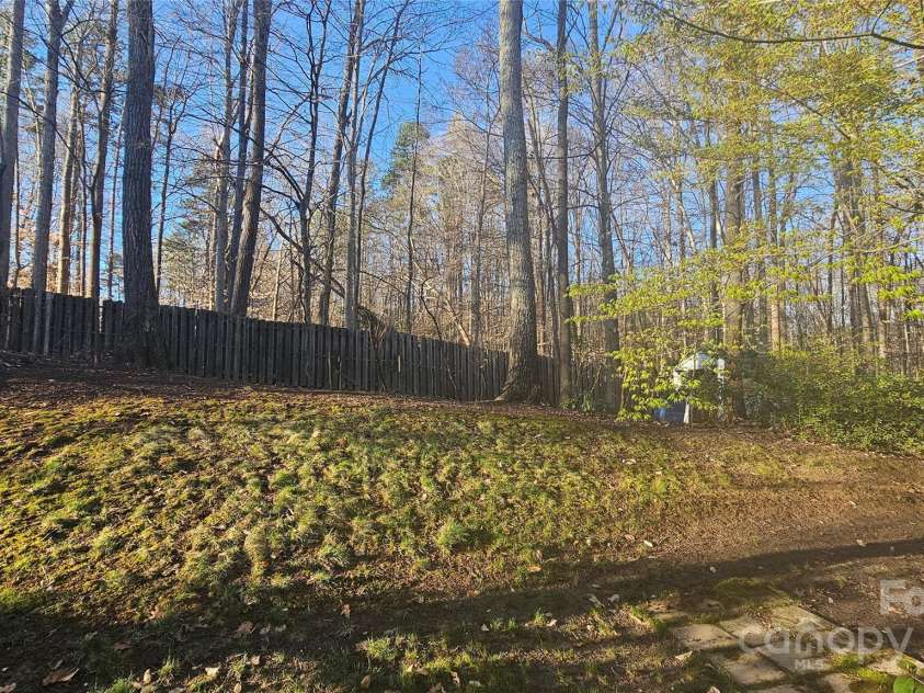 5016 Haybridge Road, Charlotte, NC 28269.  MLS# CAR4240523, YatesRealty ID 5411. Rear Fenced Yard