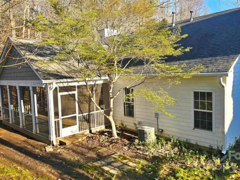 5016 Haybridge Road, Charlotte, NC 28269.  MLS# CAR4240523, YatesRealty ID 5411. Rear Screened Porch