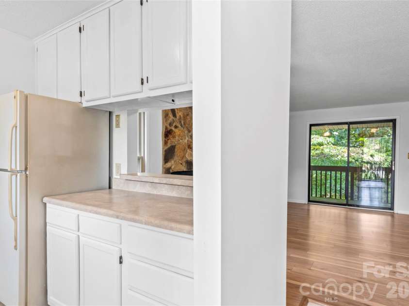 178 Driftwood Lane, Winston Salem, NC 27104.  MLS# CAR4430407, YatesRealty ID 54110. 