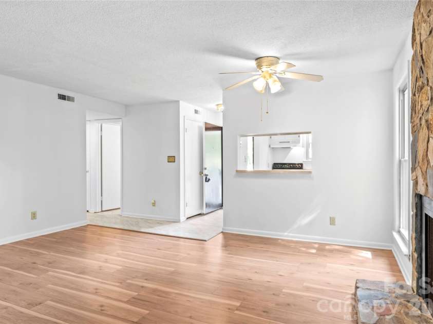 178 Driftwood Lane, Winston Salem, NC 27104.  MLS# CAR4430407, YatesRealty ID 54110. 