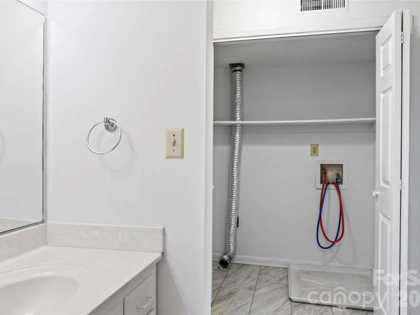 178 Driftwood Lane, Winston Salem, NC 27104.  MLS# CAR4430407, YatesRealty ID 54110. 