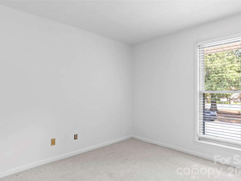 178 Driftwood Lane, Winston Salem, NC 27104.  MLS# CAR4430407, YatesRealty ID 54110. 