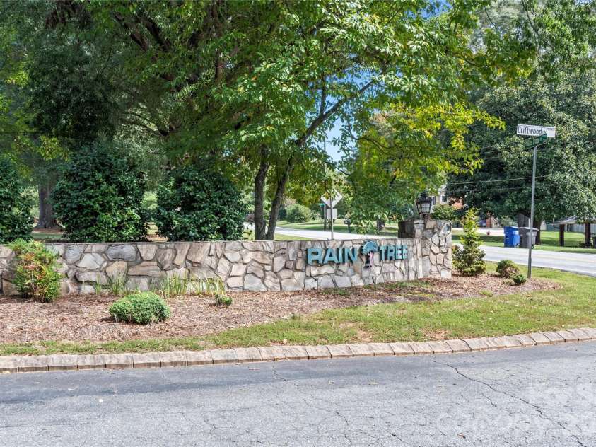 178 Driftwood Lane, Winston Salem, NC 27104.  MLS# CAR4430407, YatesRealty ID 54110. 