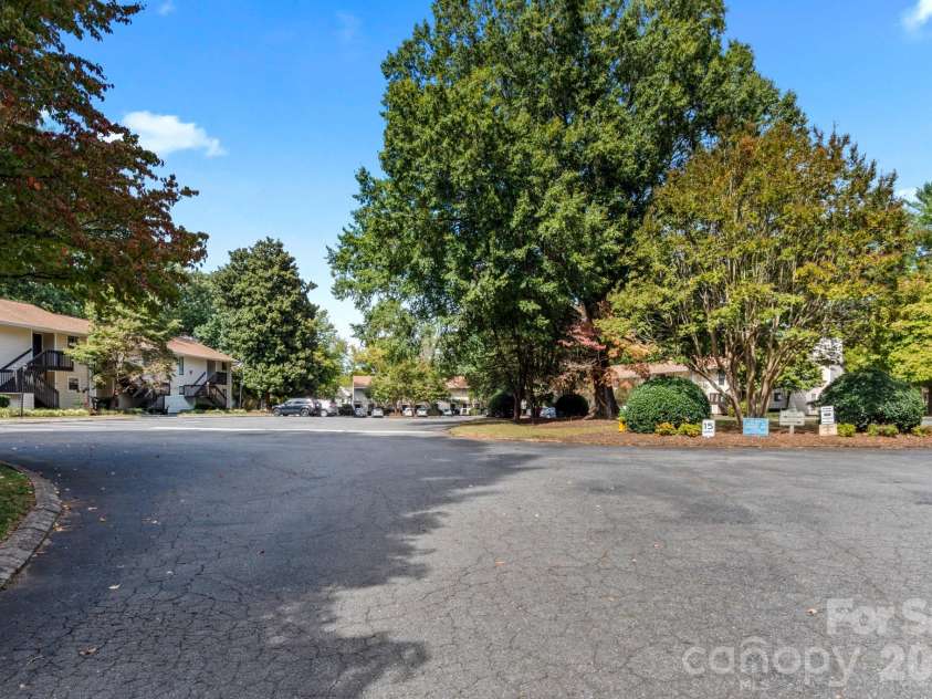 178 Driftwood Lane, Winston Salem, NC 27104.  MLS# CAR4430407, YatesRealty ID 54110. 