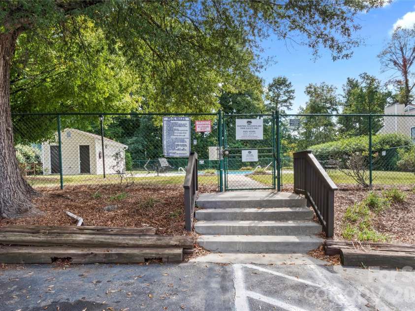 178 Driftwood Lane, Winston Salem, NC 27104.  MLS# CAR4430407, YatesRealty ID 54110. 