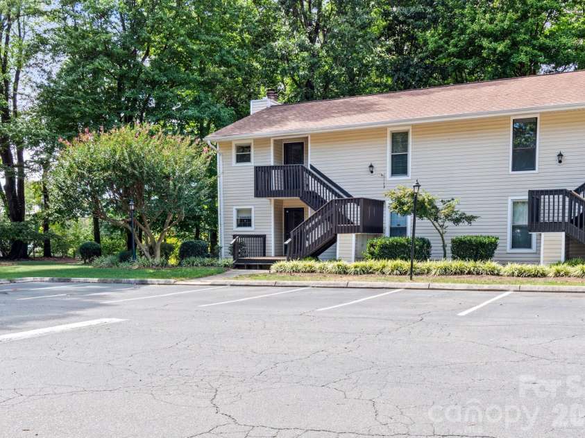 178 Driftwood Lane, Winston Salem, NC 27104.  MLS# CAR4430407, YatesRealty ID 54110. 