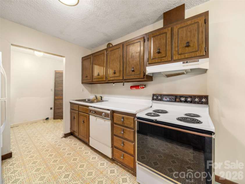 111 Shepard Square, Brevard, NC 28712.  MLS# CAR4430413, YatesRealty ID 54111. 