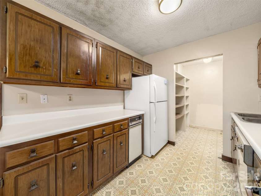 111 Shepard Square, Brevard, NC 28712.  MLS# CAR4430413, YatesRealty ID 54111. 