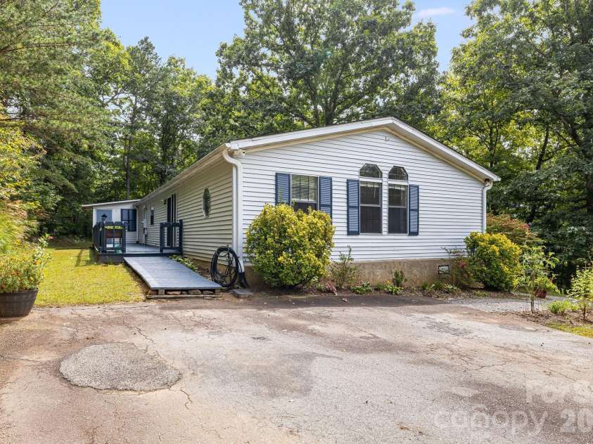 75 Cliffview Drive, Asheville, NC 28803.  MLS# CAR4428267, YatesRealty ID 54117. 