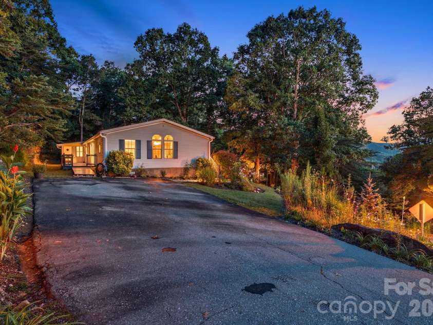 75 Cliffview Drive, Asheville, NC 28803.  MLS# CAR4428267, YatesRealty ID 54117. 
