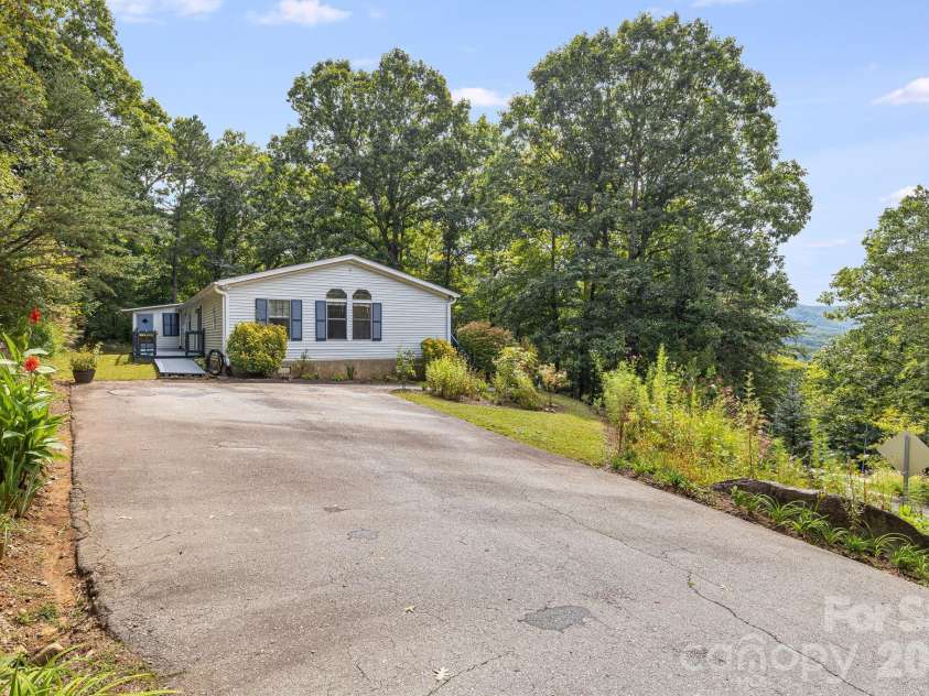 75 Cliffview Drive, Asheville, NC 28803.  MLS# CAR4428267, YatesRealty ID 54117. 