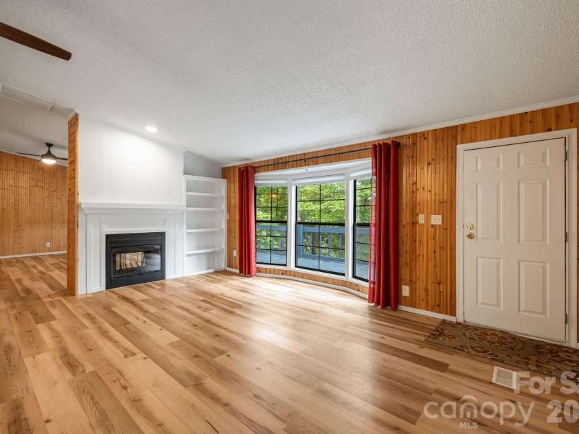 75 Cliffview Drive, Asheville, NC 28803.  MLS# CAR4428267, YatesRealty ID 54117. 