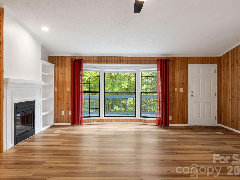 75 Cliffview Drive, Asheville, NC 28803.  MLS# CAR4428267, YatesRealty ID 54117. 