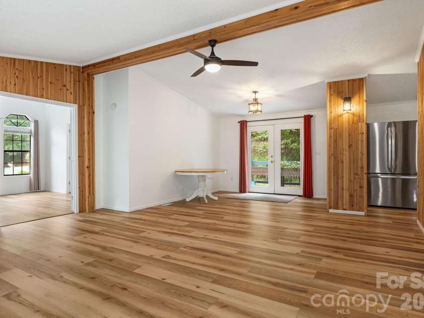 75 Cliffview Drive, Asheville, NC 28803.  MLS# CAR4428267, YatesRealty ID 54117. 