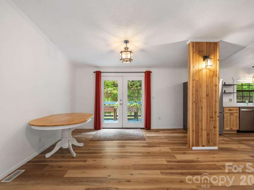 75 Cliffview Drive, Asheville, NC 28803.  MLS# CAR4428267, YatesRealty ID 54117. 