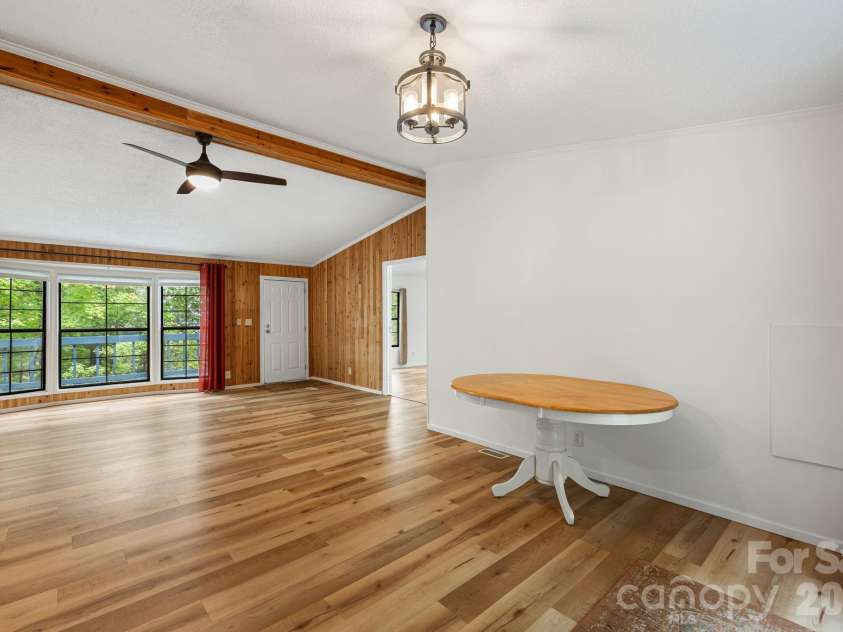 75 Cliffview Drive, Asheville, NC 28803.  MLS# CAR4428267, YatesRealty ID 54117. 