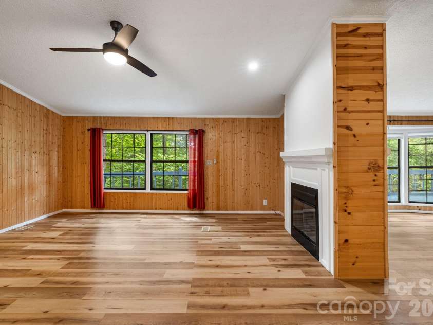 75 Cliffview Drive, Asheville, NC 28803.  MLS# CAR4428267, YatesRealty ID 54117. 