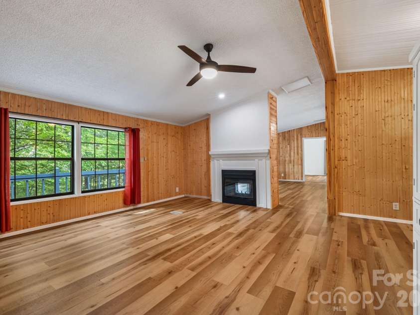 75 Cliffview Drive, Asheville, NC 28803.  MLS# CAR4428267, YatesRealty ID 54117. 