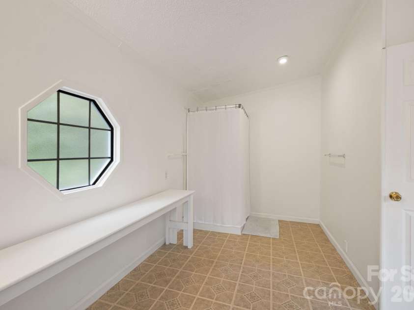 75 Cliffview Drive, Asheville, NC 28803.  MLS# CAR4428267, YatesRealty ID 54117. 