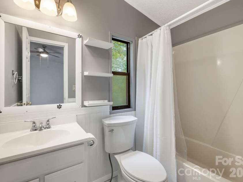 75 Cliffview Drive, Asheville, NC 28803.  MLS# CAR4428267, YatesRealty ID 54117. 