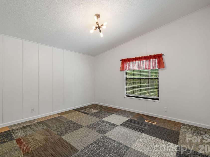 75 Cliffview Drive, Asheville, NC 28803.  MLS# CAR4428267, YatesRealty ID 54117. 
