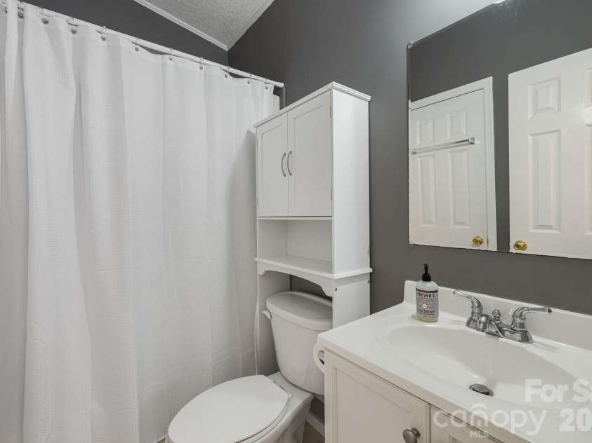 75 Cliffview Drive, Asheville, NC 28803.  MLS# CAR4428267, YatesRealty ID 54117. 
