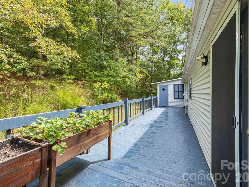 75 Cliffview Drive, Asheville, NC 28803.  MLS# CAR4428267, YatesRealty ID 54117. 