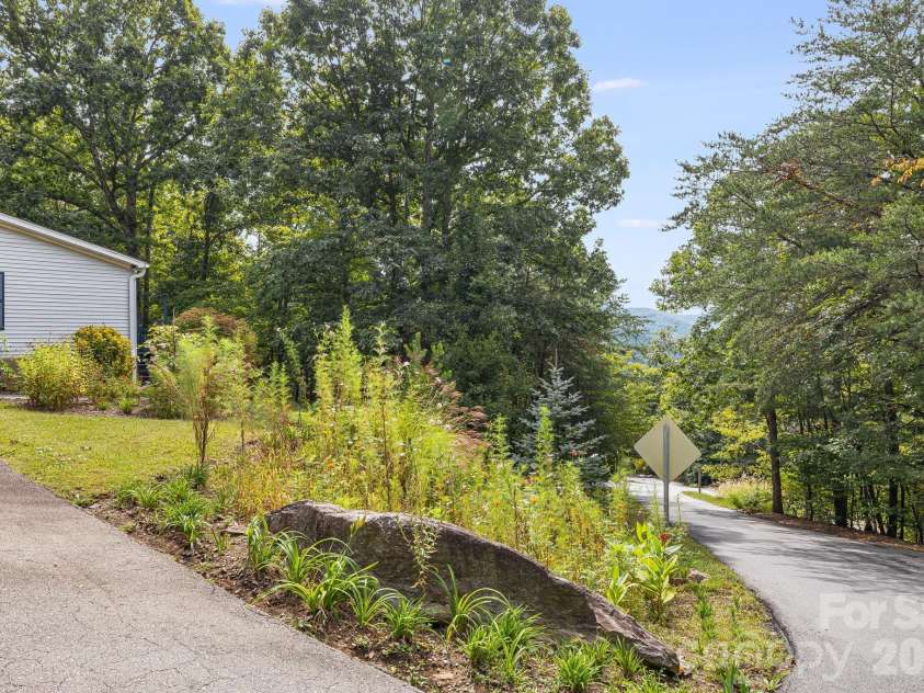 75 Cliffview Drive, Asheville, NC 28803.  MLS# CAR4428267, YatesRealty ID 54117. 