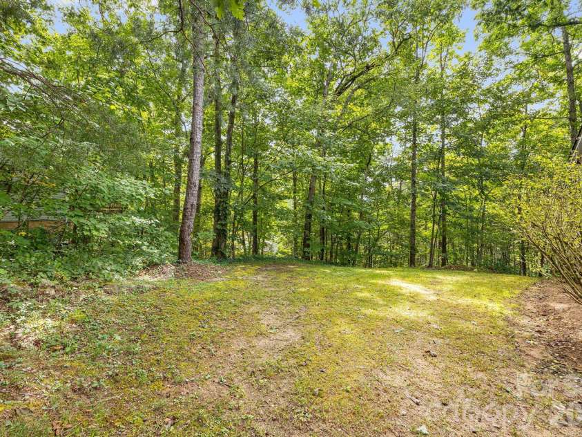 75 Cliffview Drive, Asheville, NC 28803.  MLS# CAR4428267, YatesRealty ID 54117. 