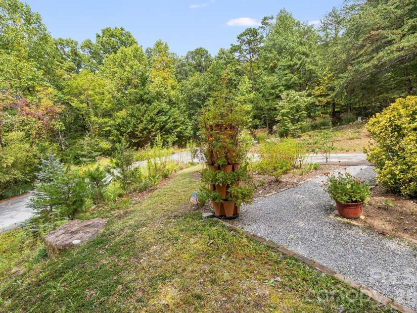 75 Cliffview Drive, Asheville, NC 28803.  MLS# CAR4428267, YatesRealty ID 54117. 