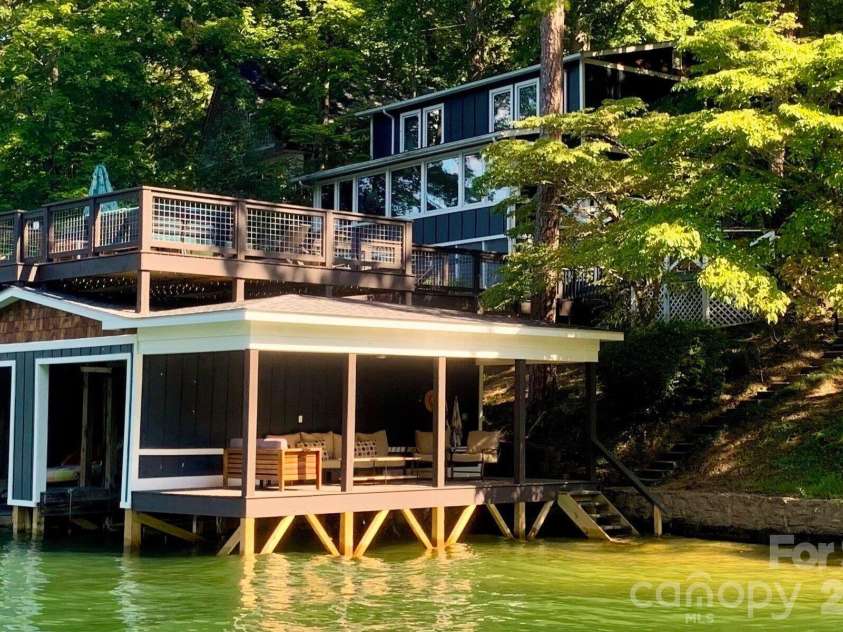 138 Hummingbird Cove, Lake Lure, NC 28746.  MLS# CAR4423376, YatesRealty ID 54119. 