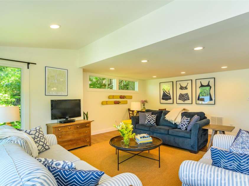 138 Hummingbird Cove, Lake Lure, NC 28746.  MLS# CAR4423376, YatesRealty ID 54119. 