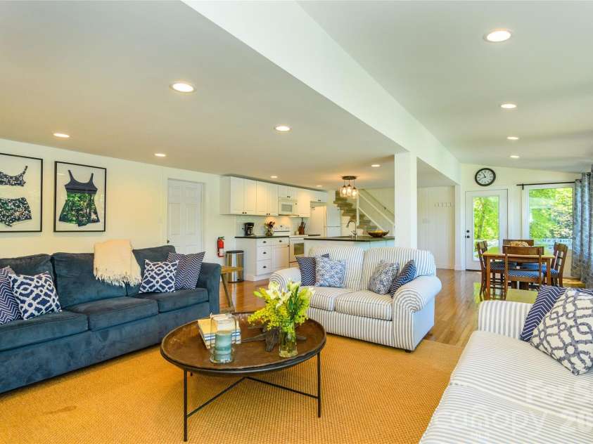 138 Hummingbird Cove, Lake Lure, NC 28746.  MLS# CAR4423376, YatesRealty ID 54119. 
