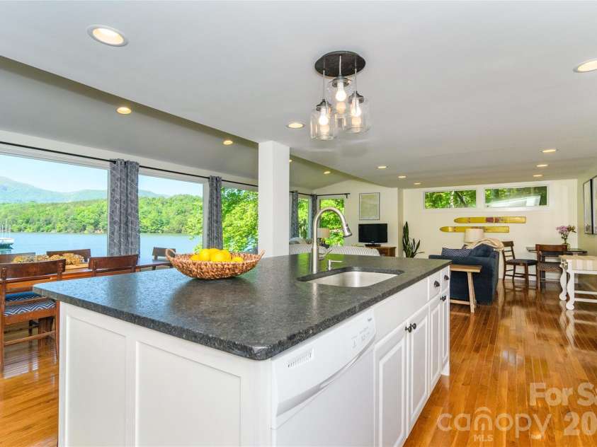 138 Hummingbird Cove, Lake Lure, NC 28746.  MLS# CAR4423376, YatesRealty ID 54119. 