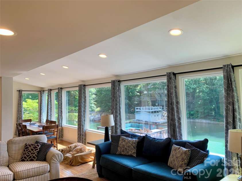 138 Hummingbird Cove, Lake Lure, NC 28746.  MLS# CAR4423376, YatesRealty ID 54119. 