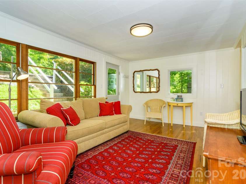138 Hummingbird Cove, Lake Lure, NC 28746.  MLS# CAR4423376, YatesRealty ID 54119. 