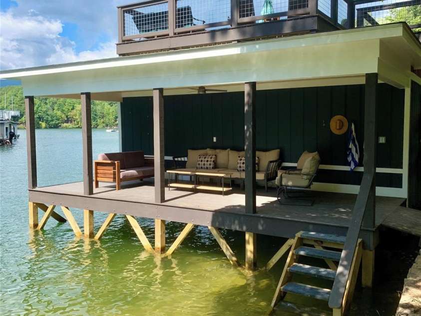 138 Hummingbird Cove, Lake Lure, NC 28746.  MLS# CAR4423376, YatesRealty ID 54119. 