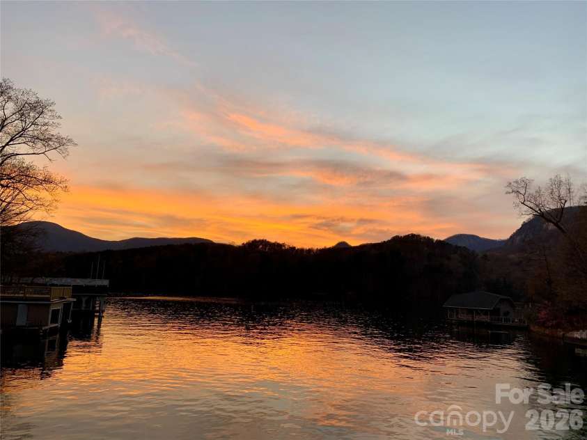 138 Hummingbird Cove, Lake Lure, NC 28746.  MLS# CAR4423376, YatesRealty ID 54119. 