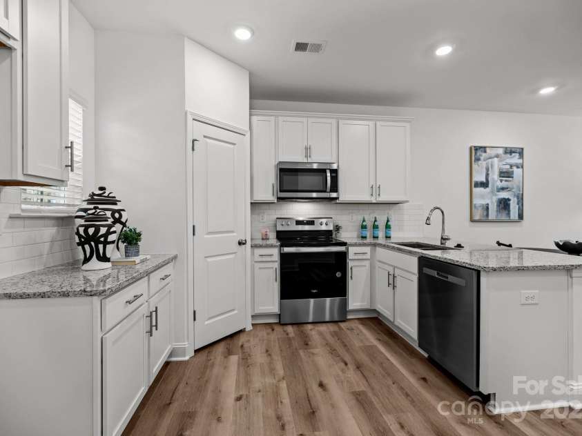 3116 Butler Hill Drive, Matthews, NC 28105.  MLS# CAR4211289, YatesRealty ID 5412. 