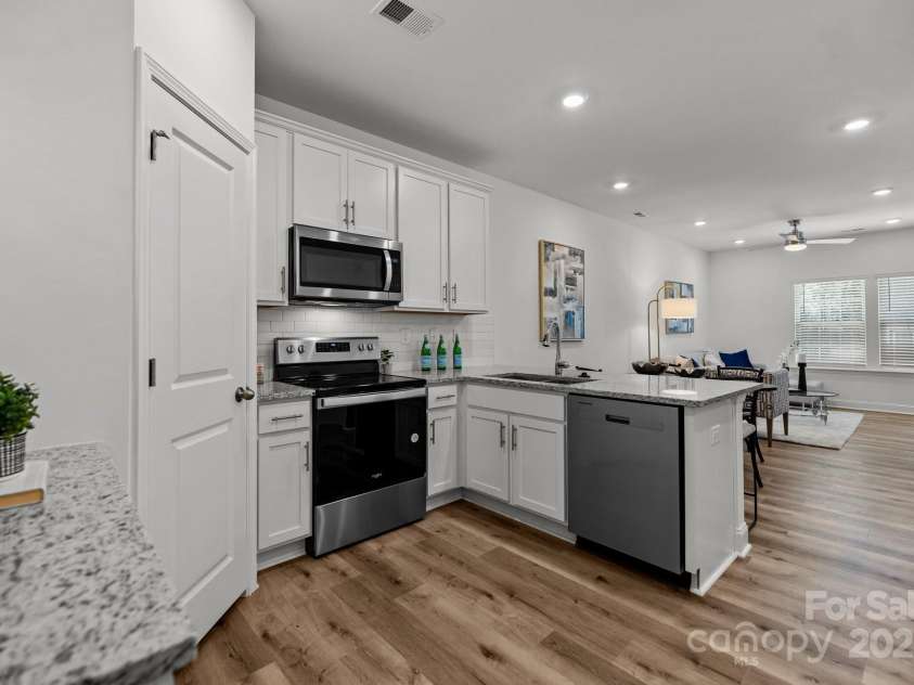 3116 Butler Hill Drive, Matthews, NC 28105.  MLS# CAR4211289, YatesRealty ID 5412. 
