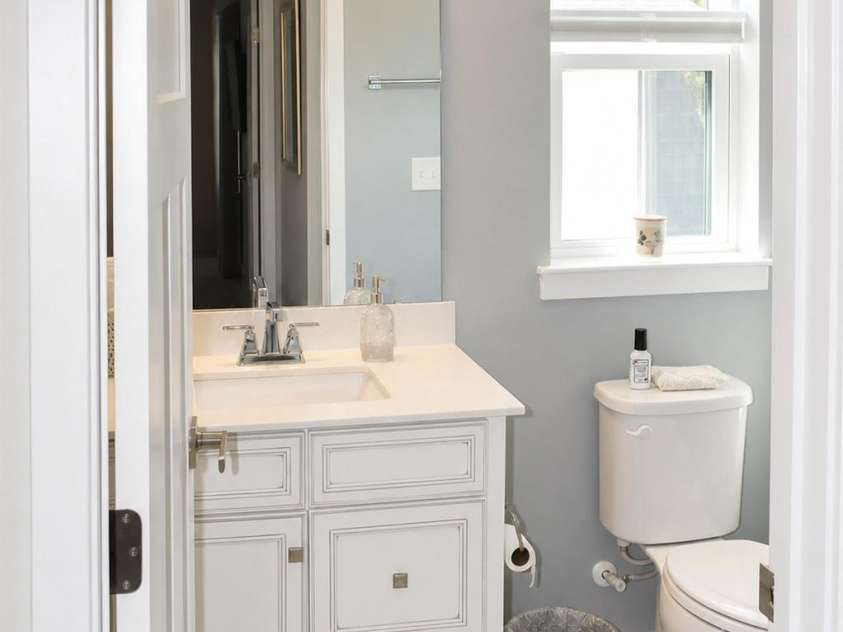 1502 Dennis Austin Lane, Indian Trail, NC 28079.  MLS# CAR4428972, YatesRealty ID 54121. Upstairs Bath 2