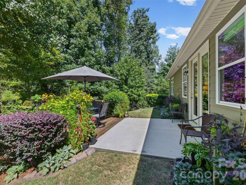 519 Sandbar Point, Clover, SC 29710.  MLS# CAR4426535, YatesRealty ID 54126. 