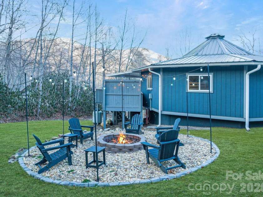 180 Hemlock Loop, Maggie Valley, NC 28751.  MLS# CAR4430326, YatesRealty ID 54127. 