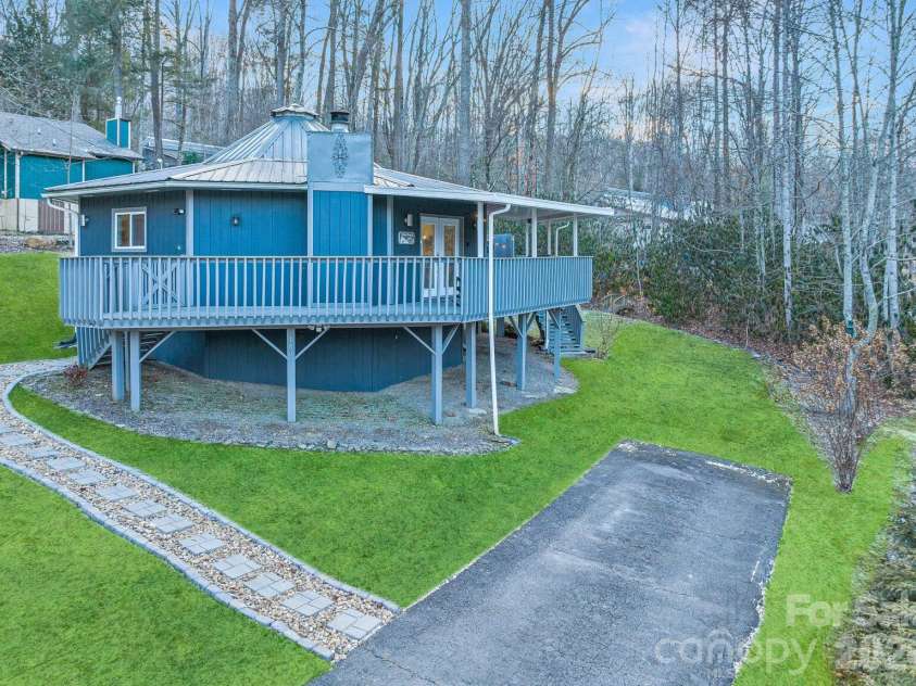 180 Hemlock Loop, Maggie Valley, NC 28751.  MLS# CAR4430326, YatesRealty ID 54127. 